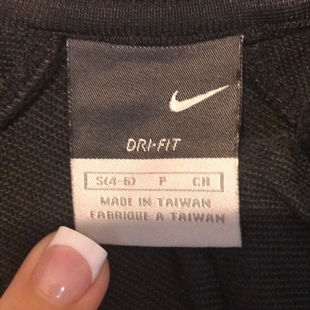 Small Nike Top - Picture 3 of 3